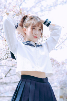 动漫人物去掉小内打扑克A
